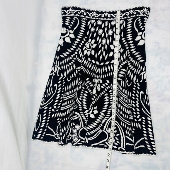 Black & White Patterned Knit Skirt With Intricate Geometric Design - Picture 12 of 12